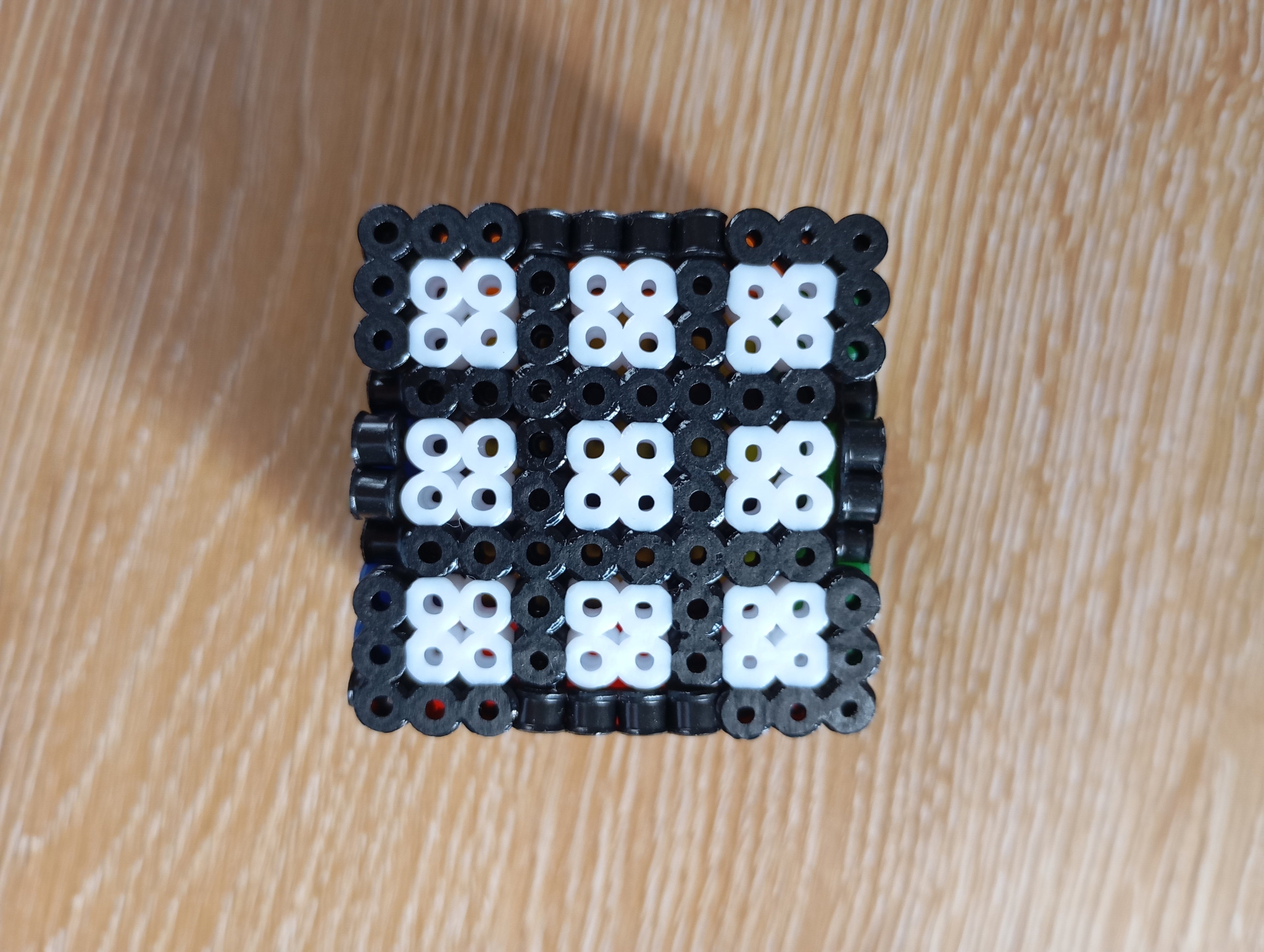 Figurita en 3D de cubo de Rubik