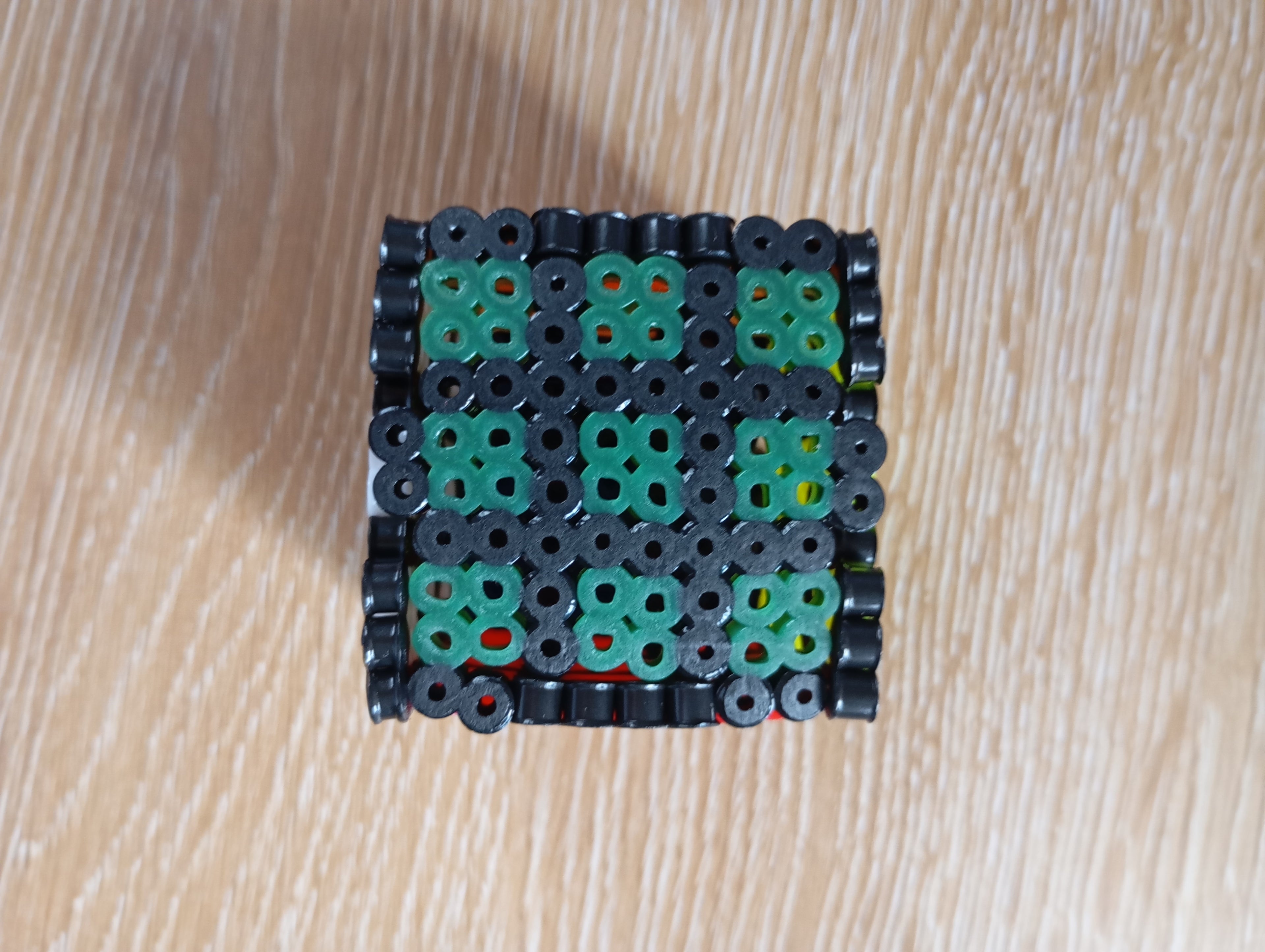 Figurita en 3D de cubo de Rubik