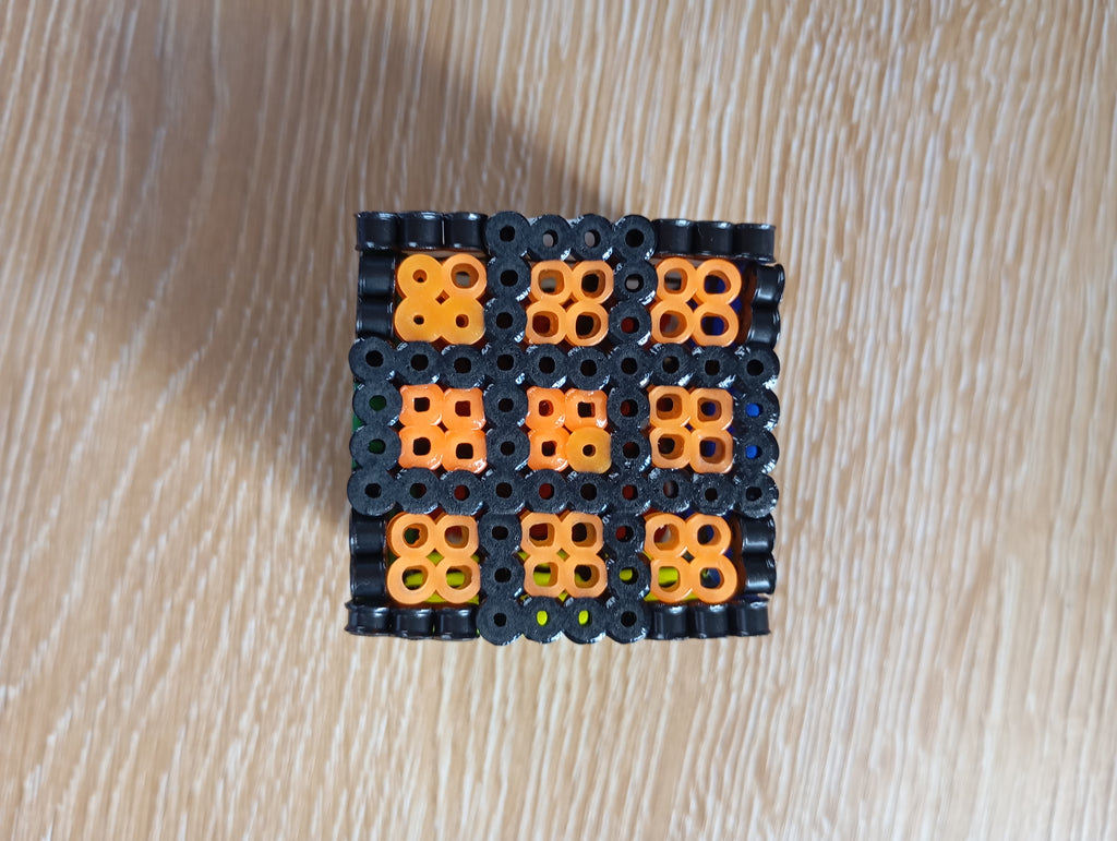 Figurita en 3D de cubo de Rubik